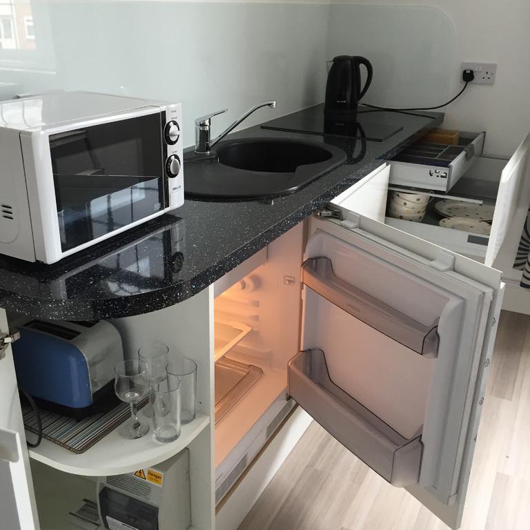 One Helena Road Serviced Apartments Southsea Room photo